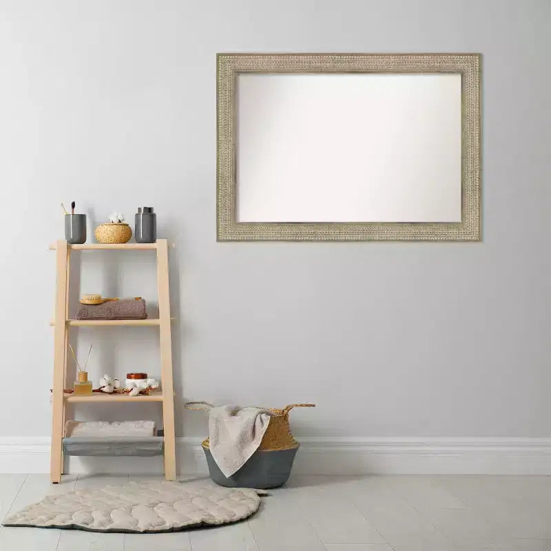 Specchio da parete per bagno Amanti Art con cornice in legno argentato a traliccio da 42" x 30" (non smussato): Design rettangolare moderno, include hardware per il montaggio