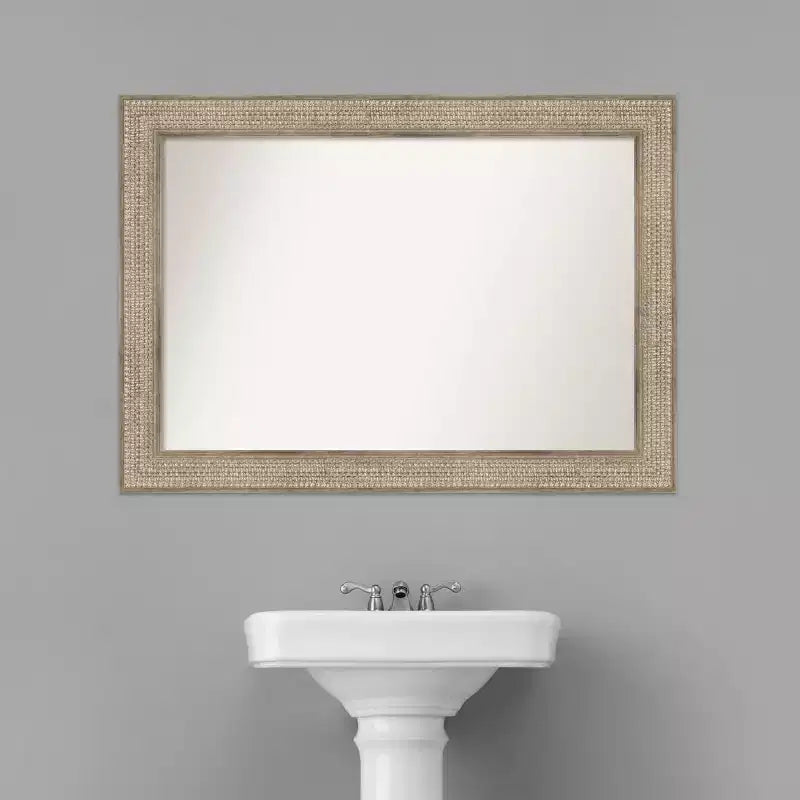 Specchio da parete per bagno Amanti Art con cornice in legno argentato a traliccio da 42" x 30" (non smussato): Design rettangolare moderno, include hardware per il montaggio