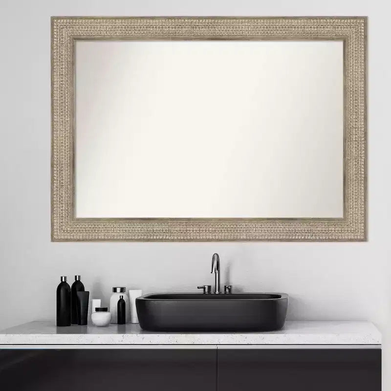 Specchio da parete per bagno Amanti Art con cornice in legno argentato a traliccio da 42" x 30" (non smussato): Design rettangolare moderno, include hardware per il montaggio