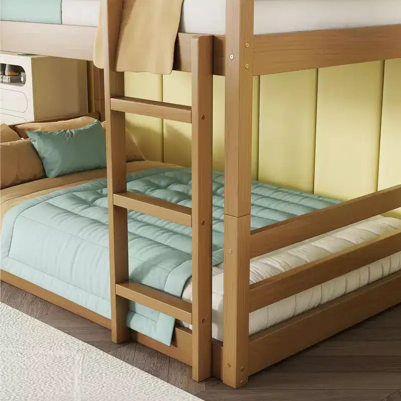 Letto a castello triplo e doppio Whisen in legno di gomma, smontabile, con due scale integrate e sponde di sicurezza