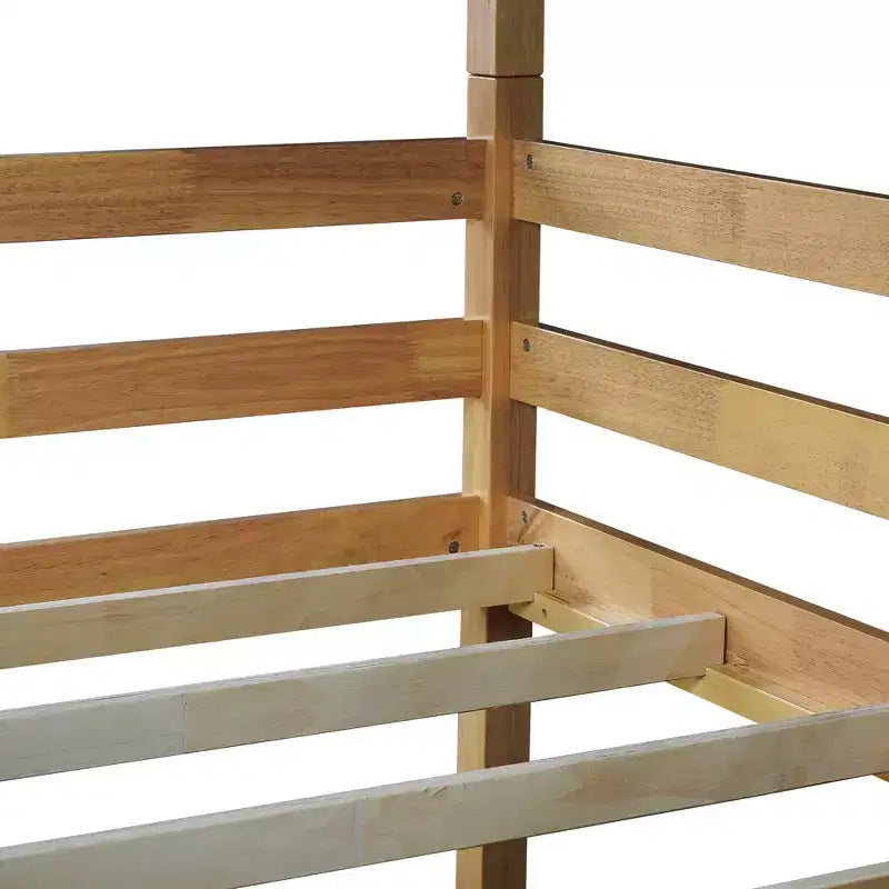 Letto a castello triplo e doppio Whisen in legno di gomma, smontabile, con due scale integrate e sponde di sicurezza