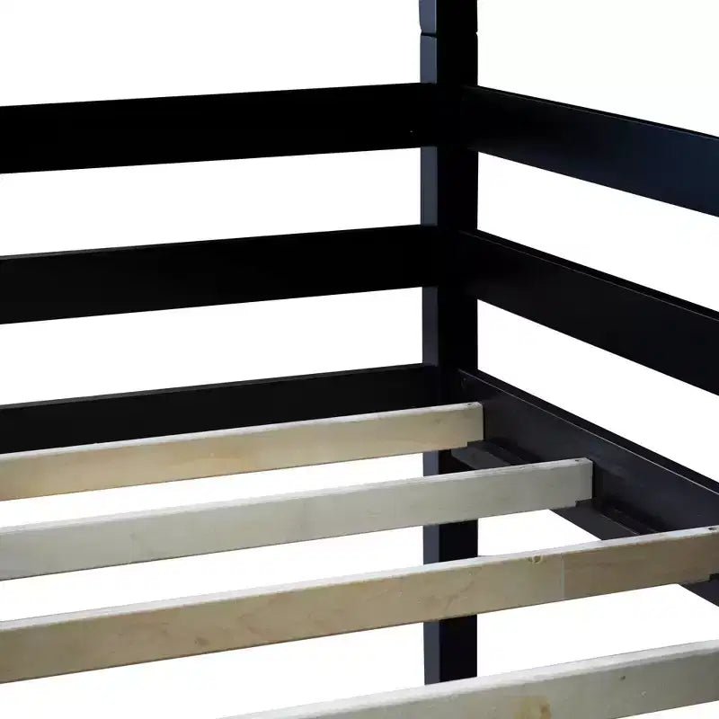 Letto a castello triplo e doppio Whisen in legno di gomma, smontabile, con due scale integrate e sponde di sicurezza