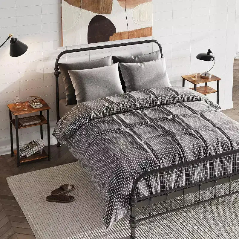 DEXYLLO Set di 2 tavolini laterali, tavolino piccolo, comodino regolabile a 3 ripiani con robusto telaio in metallo, comodino alto per camera da letto, soggiorno