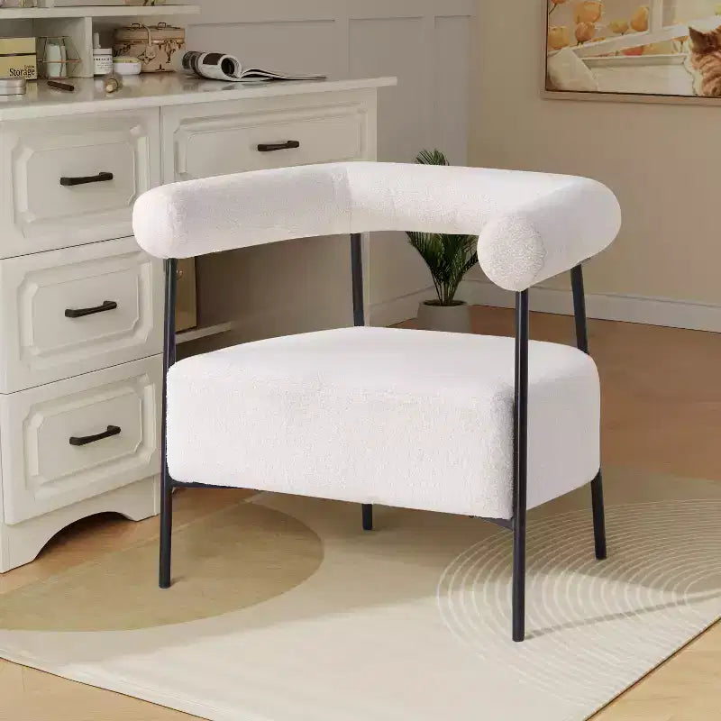 Christopher Knight Home Oliver, poltrona di design moderna curva con rivestimento in bouclé e struttura in metallo, bianca