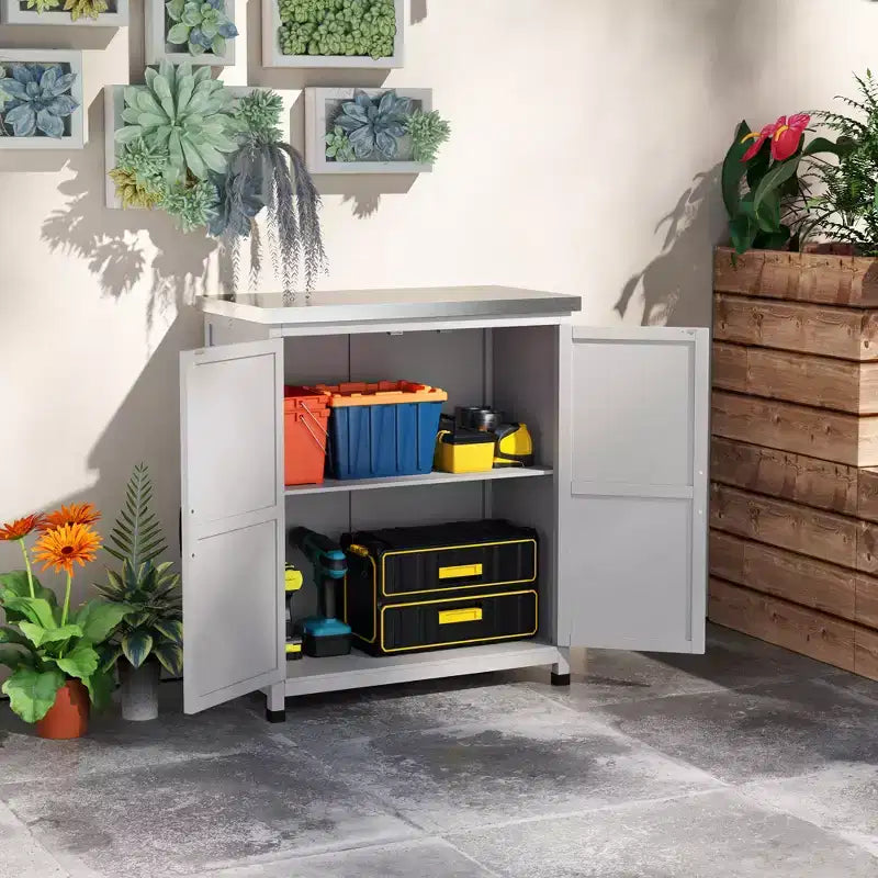 Outsunny Mobiletto Contenitore in Legno, Stazione di Preparazione Esterna con Piano in Metallo e Ripiano, Mobile Contenitore da Patio con Doppie Ante