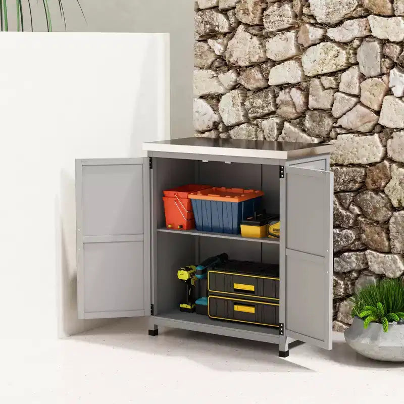 Outsunny Mobiletto Contenitore in Legno, Stazione di Preparazione Esterna con Piano in Metallo e Ripiano, Mobile Contenitore da Patio con Doppie Ante