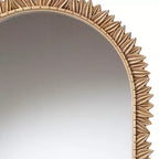 Specchio da parete decorativo ad arco Baxton Studio Caitlin con finitura in oro anticato e bordo intagliato a foglia