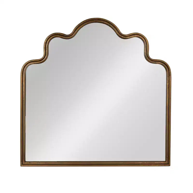 Specchio da parete Storied Home con cornice in metallo dorato, ad arco smerlato ondulato