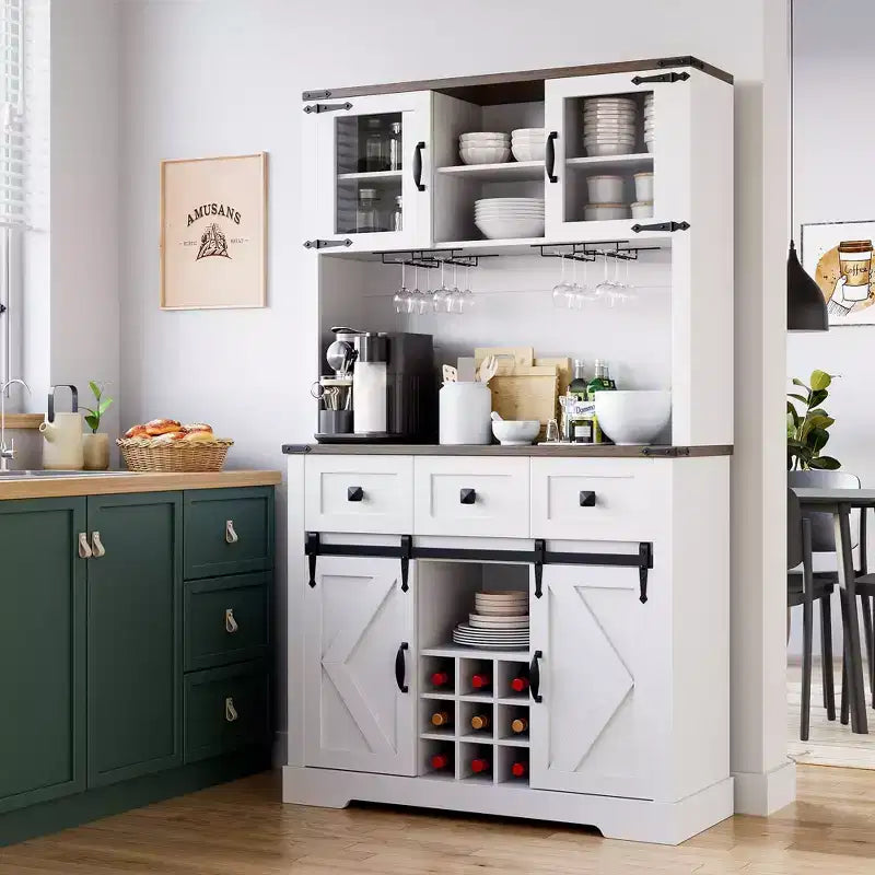 Mobile buffet/credenza da fattoria, alto 183 cm, con 2 ante scorrevoli a fienile, 3 cassetti, portabottiglie e calici, armadietto dispensa per sala da pranzo