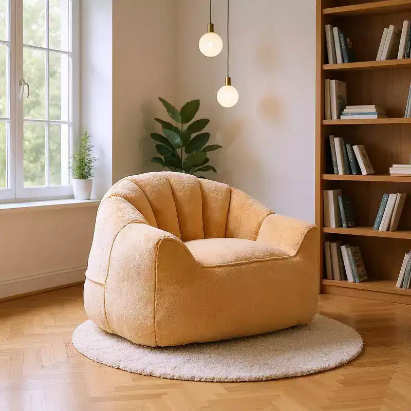 Poltrona Homy Casa con base completamente rivestita, morbido tessuto effetto pelliccia, beige champagne