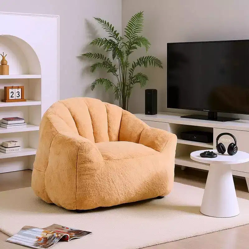 Poltrona Homy Casa con base completamente rivestita, morbido tessuto effetto pelliccia, beige champagne