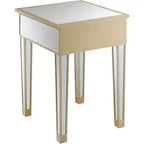 Tavolino finale HomeStock Belmont con specchio, cassetto e pomello in finto cristallo, elegante tavolino d'accento con base in legno di abete e vano contenitore a scomparsa