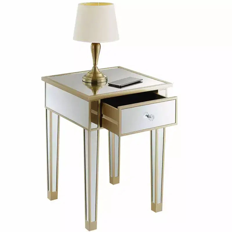 Tavolino finale HomeStock Belmont con specchio, cassetto e pomello in finto cristallo, elegante tavolino d'accento con base in legno di abete e vano contenitore a scomparsa