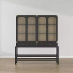 Credenza da cucina Famapy con ante in vetro, ripiani regolabili e dettagli dorati: perfetta per esporre stoviglie, vasellame e decorazioni per la cucina