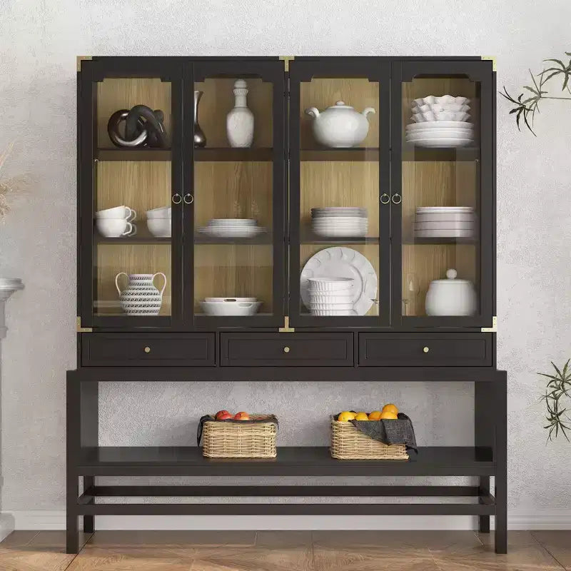 Credenza da cucina Famapy con ante in vetro, ripiani regolabili e dettagli dorati: perfetta per esporre stoviglie, vasellame e decorazioni per la cucina