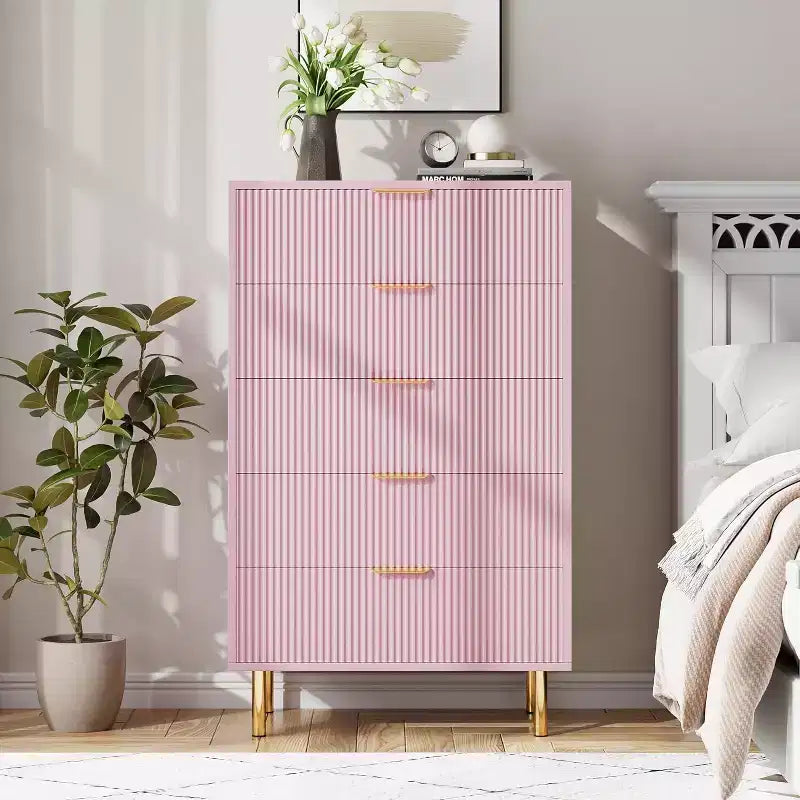Cassettiera moderna in legno con maniglie dorate, mobile alto per un'organizzazione efficiente, cassettiera organizer per camera da letto, soggiorno