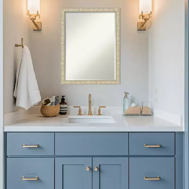 Specchio da parete per bagno Amanti Art Lila, con cornice in legno smussata da mezzo pollice
