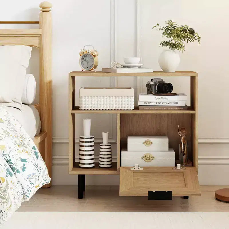 Costway Comodino Bohemien in Rattan, Tavolino con Ripiano Contenitore e Gambe in Metallo