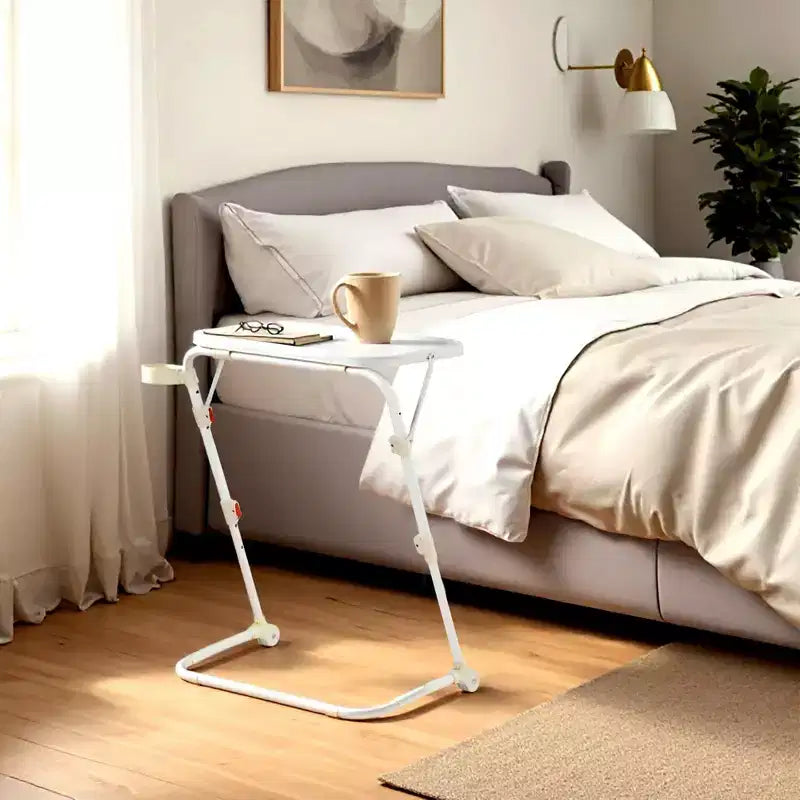 FurnitureR Vassoio TV Pieghevole Regolabile con 4 altezze e 3 angoli di inclinazione, tavolino pieghevole per cena, laptop, snack, con portabicchieri per divano, 2 pezzi, Bianco