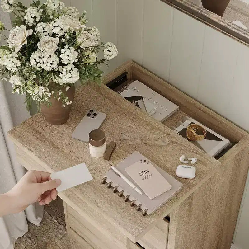 Comodino Famapy Smart Rovere Chiaro con Cassetto Nascosto, Top Ribaltabile - Anta con Serratura NFC e Cassetto Inferiore a Scomparsa, Tavolino Laterale per Camera da Letto e Soggiorno