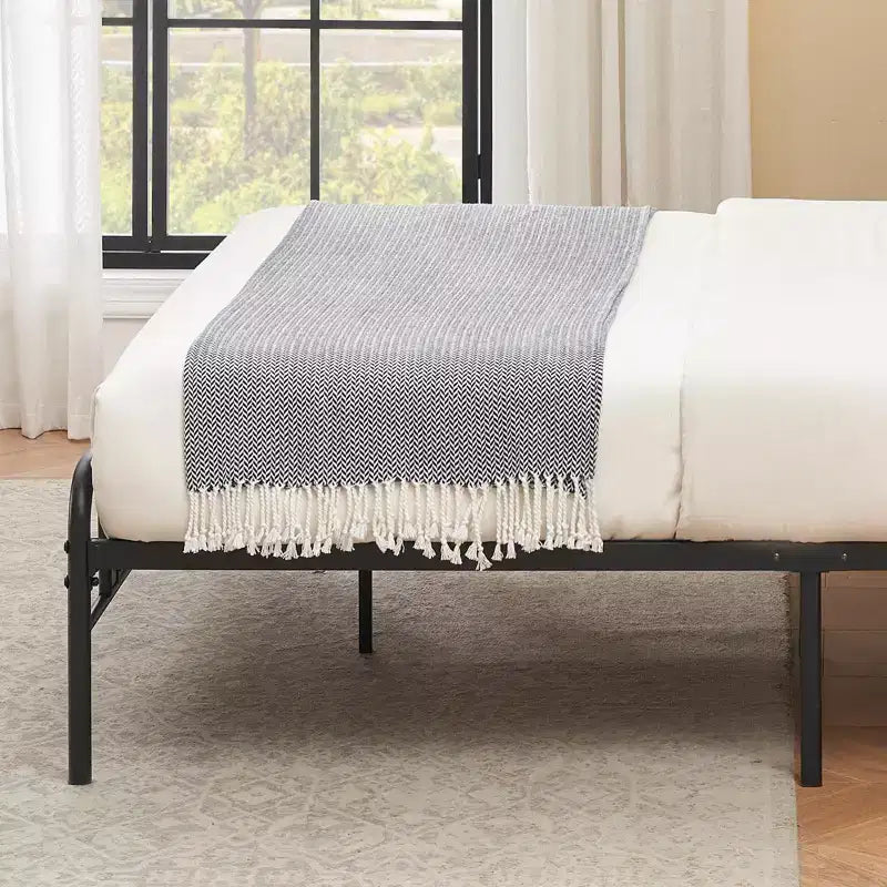 Telaio letto king-size con testiera, base letto in metallo di alta qualità con doghe in acciaio, funzionamento silenzioso, facile montaggio, non richiede rete a molle.