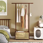 Costway Appendiabiti in Bambù con Cesto Portaoggetti in Rattan e Ruote, Appendiabiti Mobile Marrone/Beige