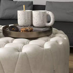 Tavolino rotondo ottomano con rivestimento effetto velluto, design capitonné e seduta imbottita