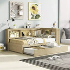 Divano letto singolo in legno con letto estraibile e armadietto, struttura letto a terra con mensole a libreria a L e porte USB per la camera da letto