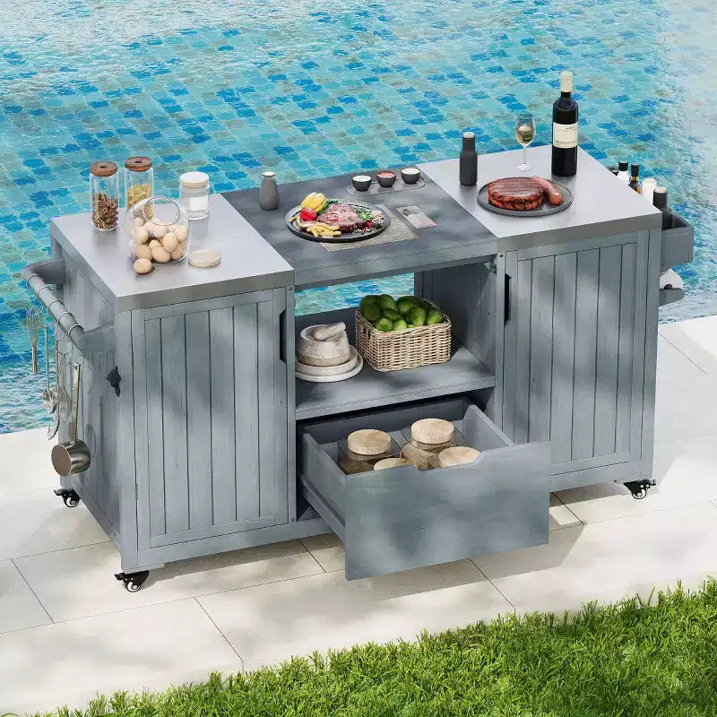 Isola da cucina per esterni Okak con ripiano e struttura in acciaio, carrello per barbecue in legno massello per griglie Big Green Egg, armadietto, tavolo da pranzo