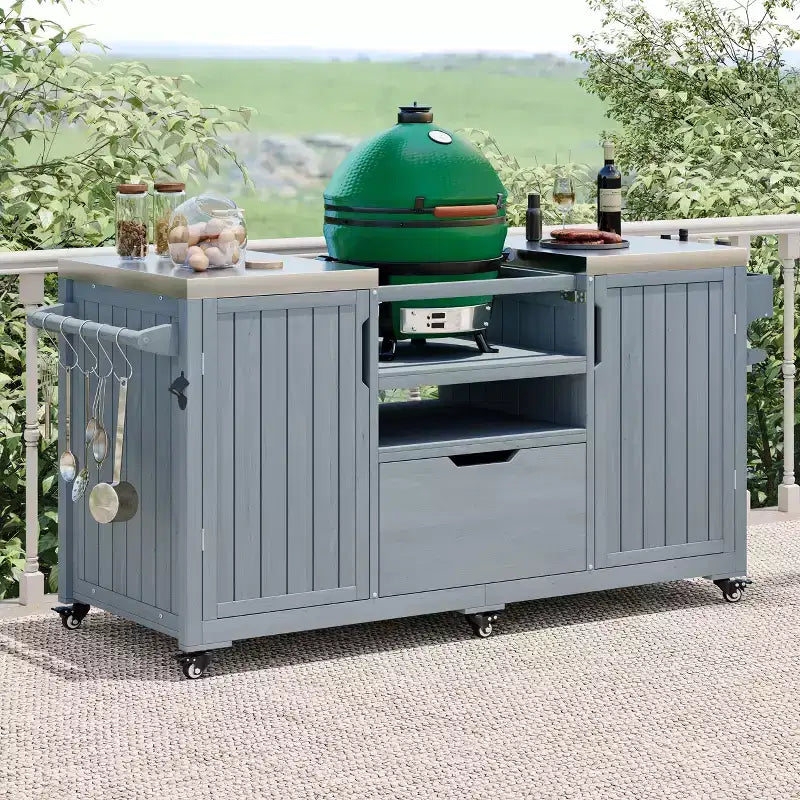 Isola da cucina per esterni Okak con ripiano e struttura in acciaio, carrello per barbecue in legno massello per griglie Big Green Egg, armadietto, tavolo da pranzo