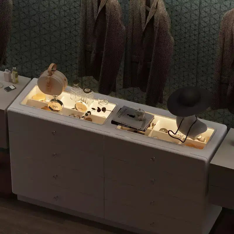 Cassettiera Famapy a 8 cassetti, piano in vetro temperato, 2 cassetti espositivi con 9 scomparti, Led a 3 colori, pomelli in cristallo, mobiletto portaoggetti per camera da letto/cabina armadio