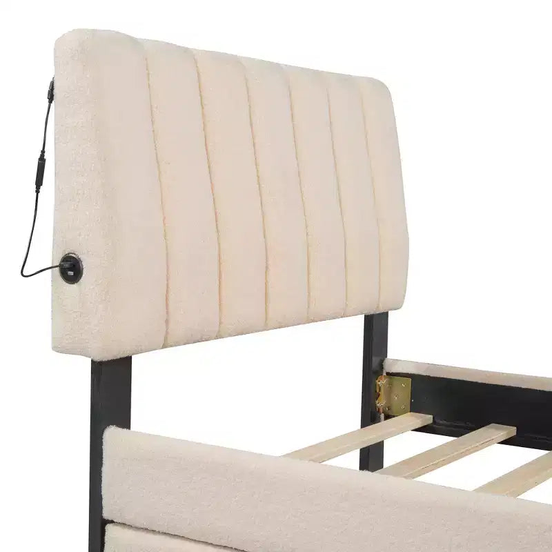 GDFStudio Walton Letto Imbottito a Piattaforma in Pile Teddy con Rotelle Estraibili e Luci a LED, Misura Matrimoniale