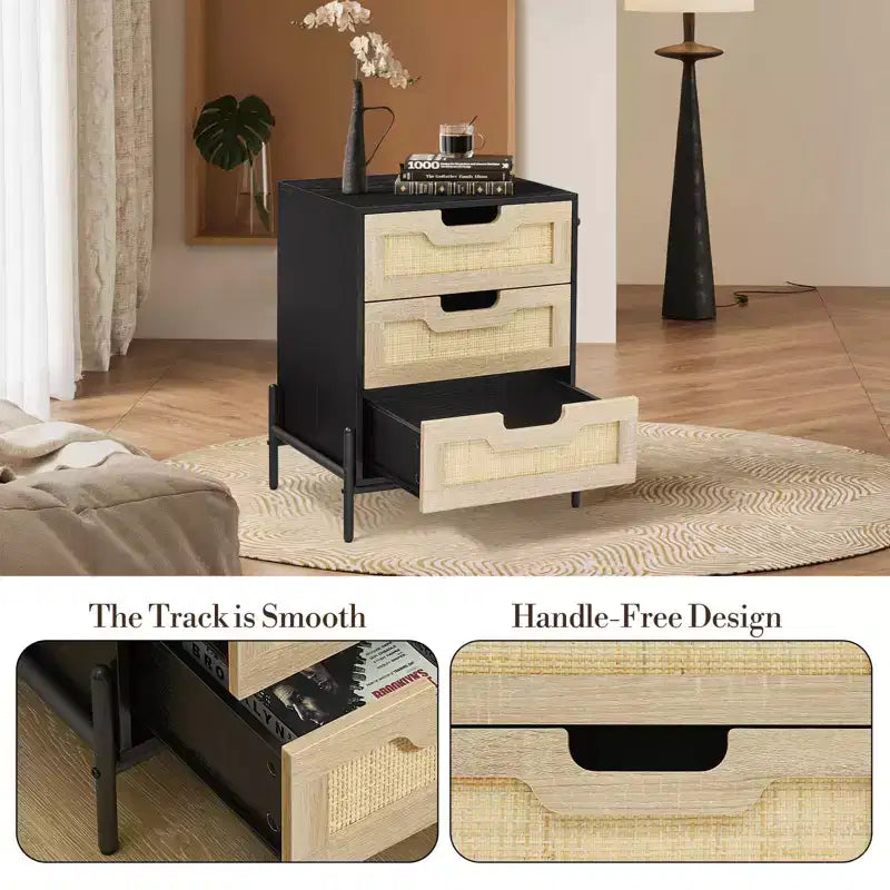Comodino intrecciato GustoWave con gambe in ferro, comodino decorativo a tre cassetti per camera da letto/salotto