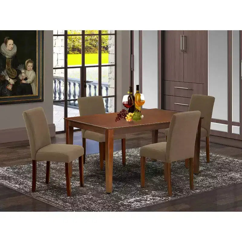 HomeStock Tavolo da pranzo rettangolare a 5 pezzi con piano in legno massello finitura mogano e 4 sedie Parson