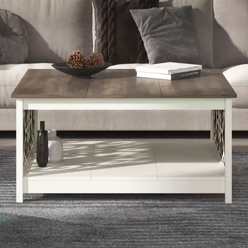 Tavolino da caffè quadrato Galano con pannelli decorativi intagliati e ripiano inferiore 34,9 L x 34,9 P x 17,1 A