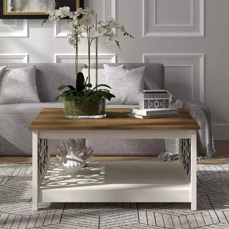 Tavolino da caffè quadrato Galano con pannelli decorativi intagliati e ripiano inferiore 34,9 L x 34,9 P x 17,1 A