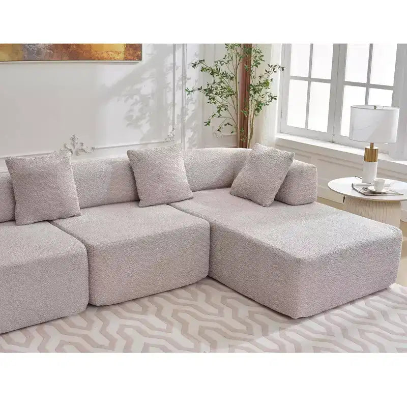 GDFStudio Arvik 140 Moderno Divano Sezionale a L a 4 Posti Rivestito in Bouclé con 4 Cuscini