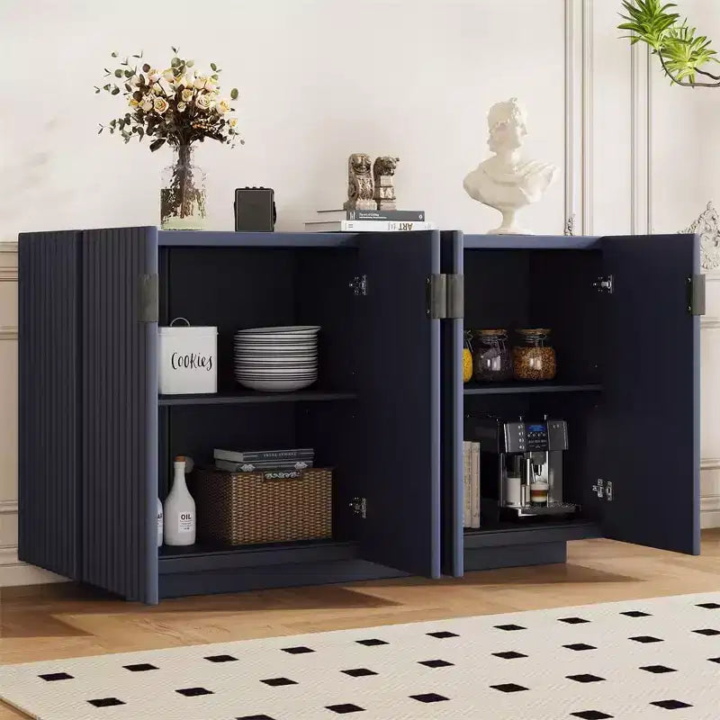 Mobile Credenza da 152 cm con 4 Ante Ondulate e Ripiani Regolabili. Tavolo Consolle per Ingresso. Soggiorno. Sala da Pranzo. Cucina