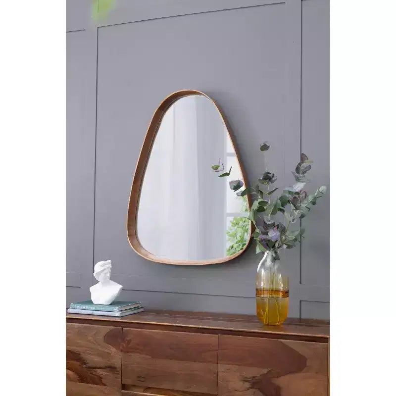 Specchio da parete irregolare 30 x 38 pollici con cornice in legno