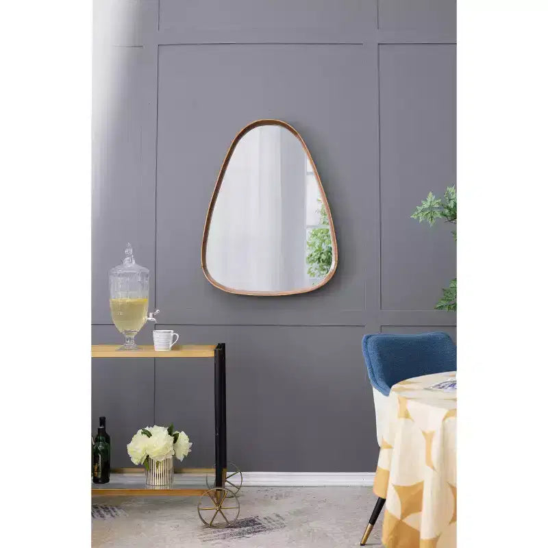Specchio da parete irregolare 30 x 38 pollici con cornice in legno