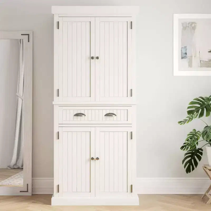 Nantucket Pantry Bianco Sporco - Homestyles: Mobile da cucina costiero nautico, Struttura in legno massello, Ripiani regolabili, Altezza 72"