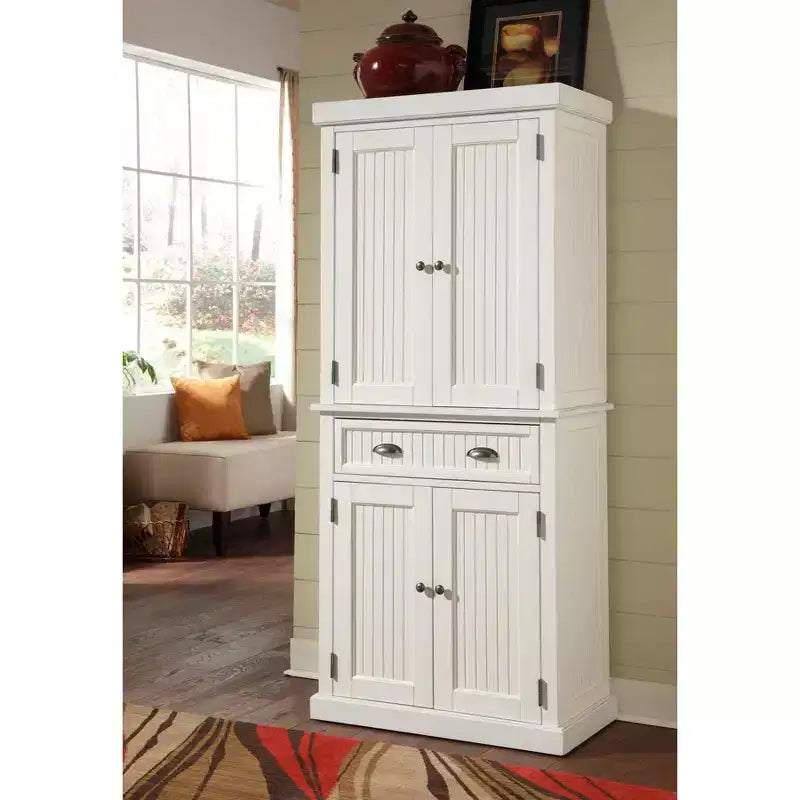 Nantucket Pantry Bianco Sporco - Homestyles: Mobile da cucina costiero nautico, Struttura in legno massello, Ripiani regolabili, Altezza 72"