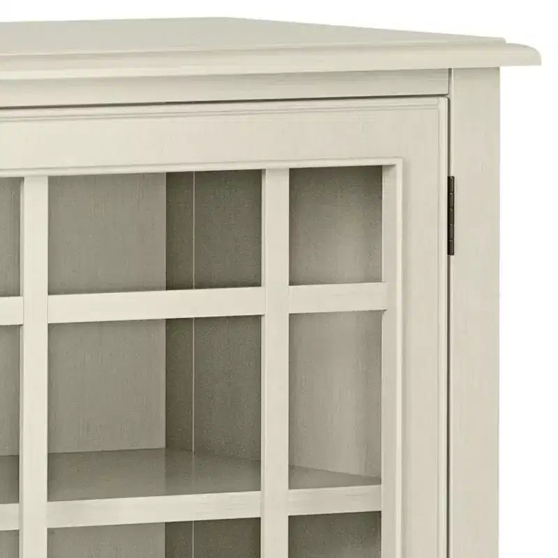 Mobile Basso Contenitore Hampshire Bianco Antico - WyndenHall: Stile Tradizionale, Ripiani Regolabili, Ante in Vetro
