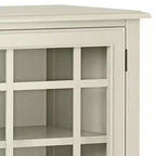 Mobile Basso Contenitore Hampshire Bianco Antico - WyndenHall: Stile Tradizionale, Ripiani Regolabili, Ante in Vetro