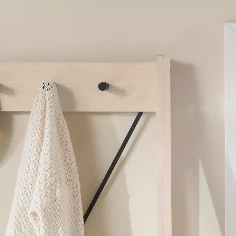 68" Appendiabiti da Ingresso Angolare con Schienale a X in Legno Massello Bianco - Saracina Home: Struttura in Pino, Ganci in Metallo, Ripiano a Doghe