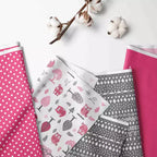 Bacati - Cesto portabiancheria con struttura in legno per bambine, motivo: gufi rosa/grigio