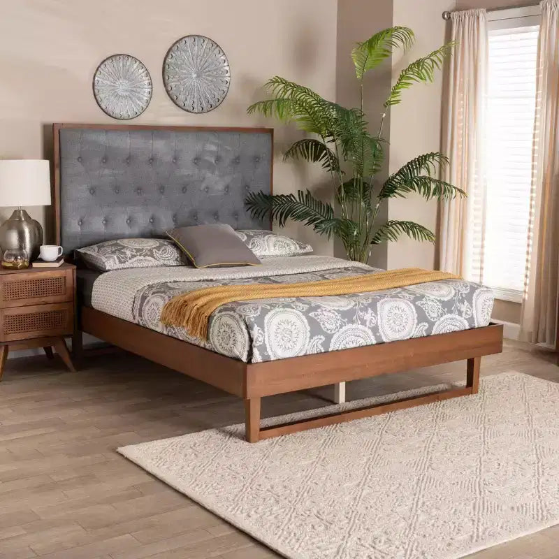 Baxton Studio Bryn Letto a piattaforma in tessuto e legno grigio/marrone noce: senza rete a molle, testiera trapuntata
